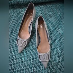Gray V Logo Patent Leather Kitten Heels